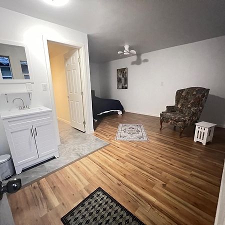 Littlebetty'S Landingpad Hotel Торънс Екстериор снимка