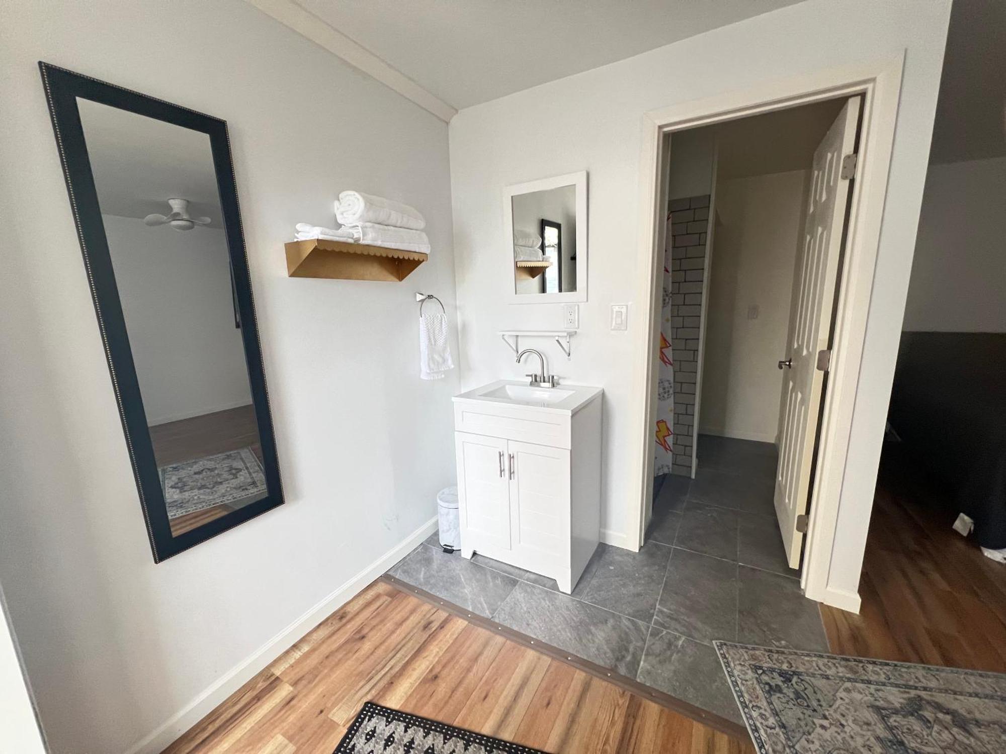 Littlebetty'S Landingpad Hotel Торънс Екстериор снимка