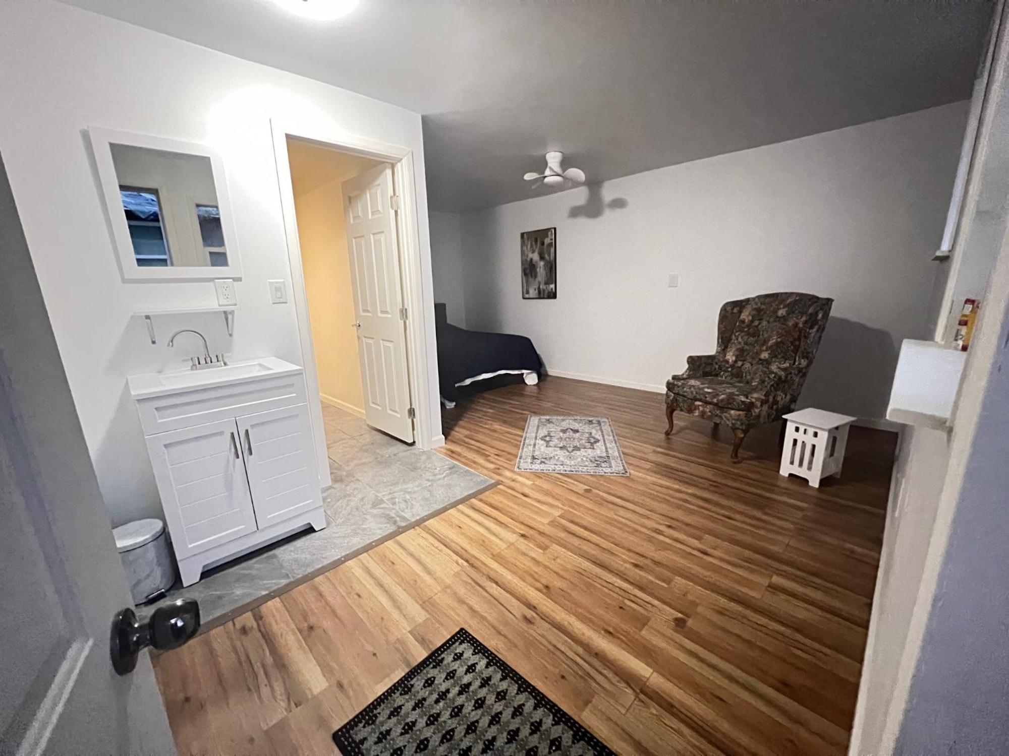 Littlebetty'S Landingpad Hotel Торънс Екстериор снимка